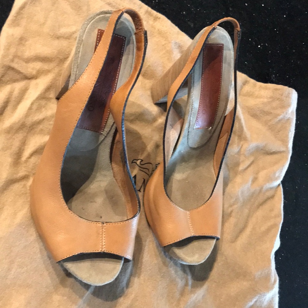 Tramontano Naples Made in Italy leather pumps